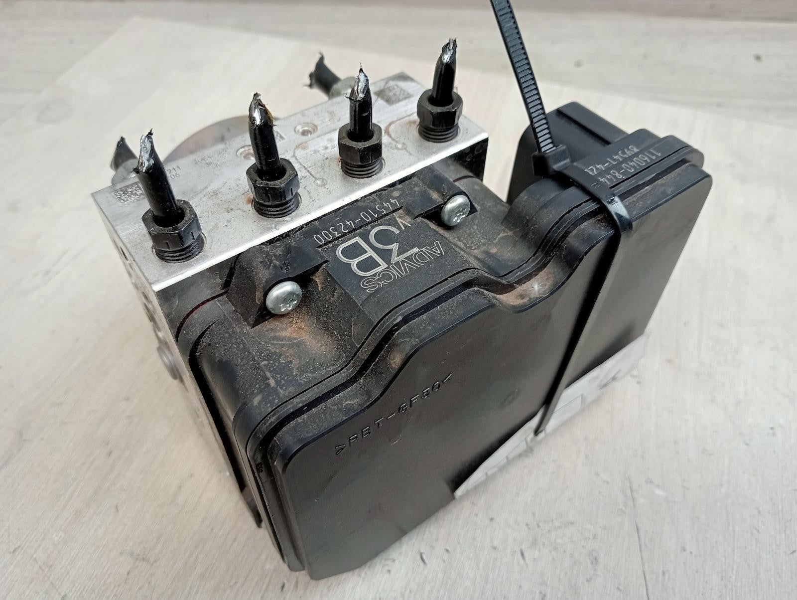 8943552