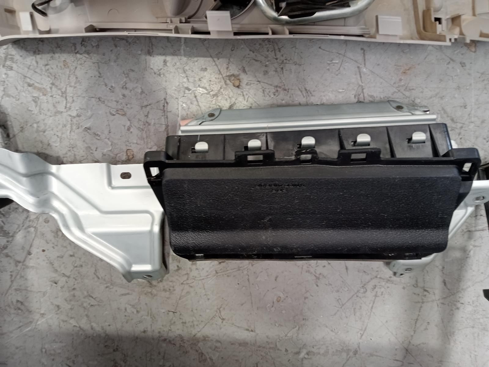 8923163