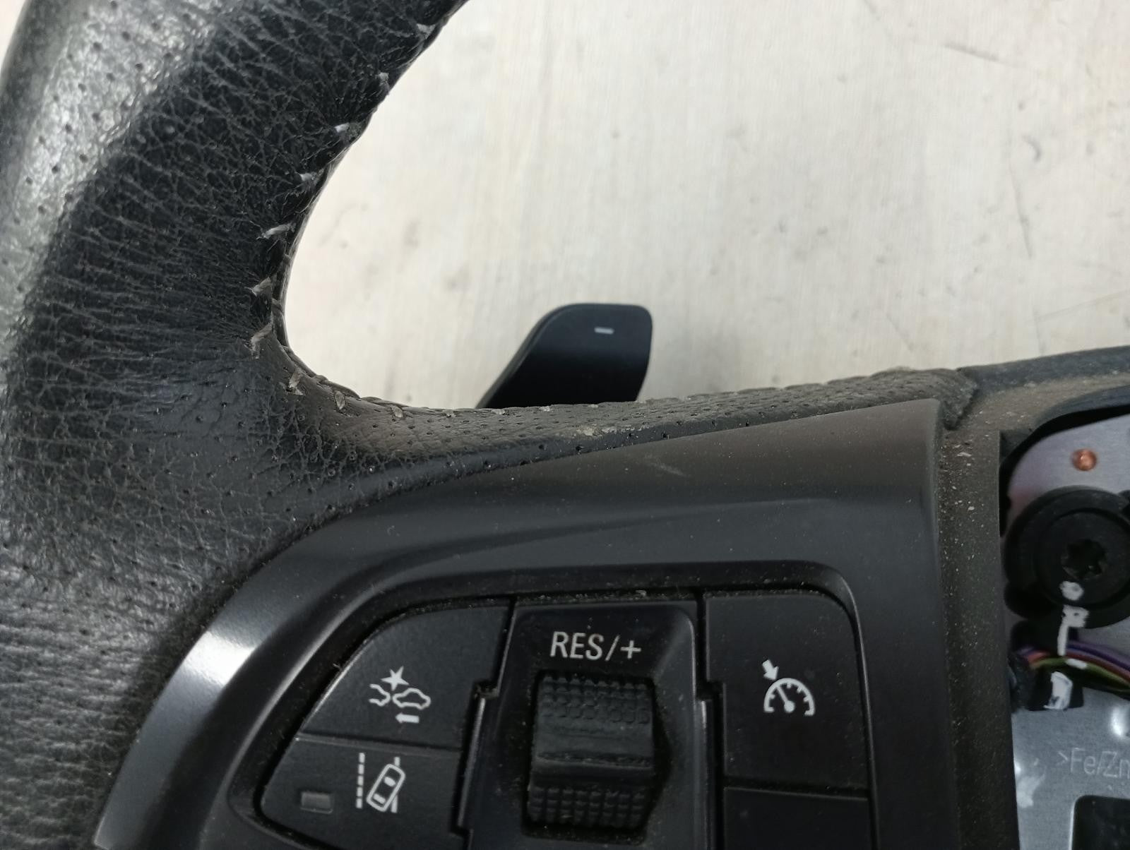 8943576