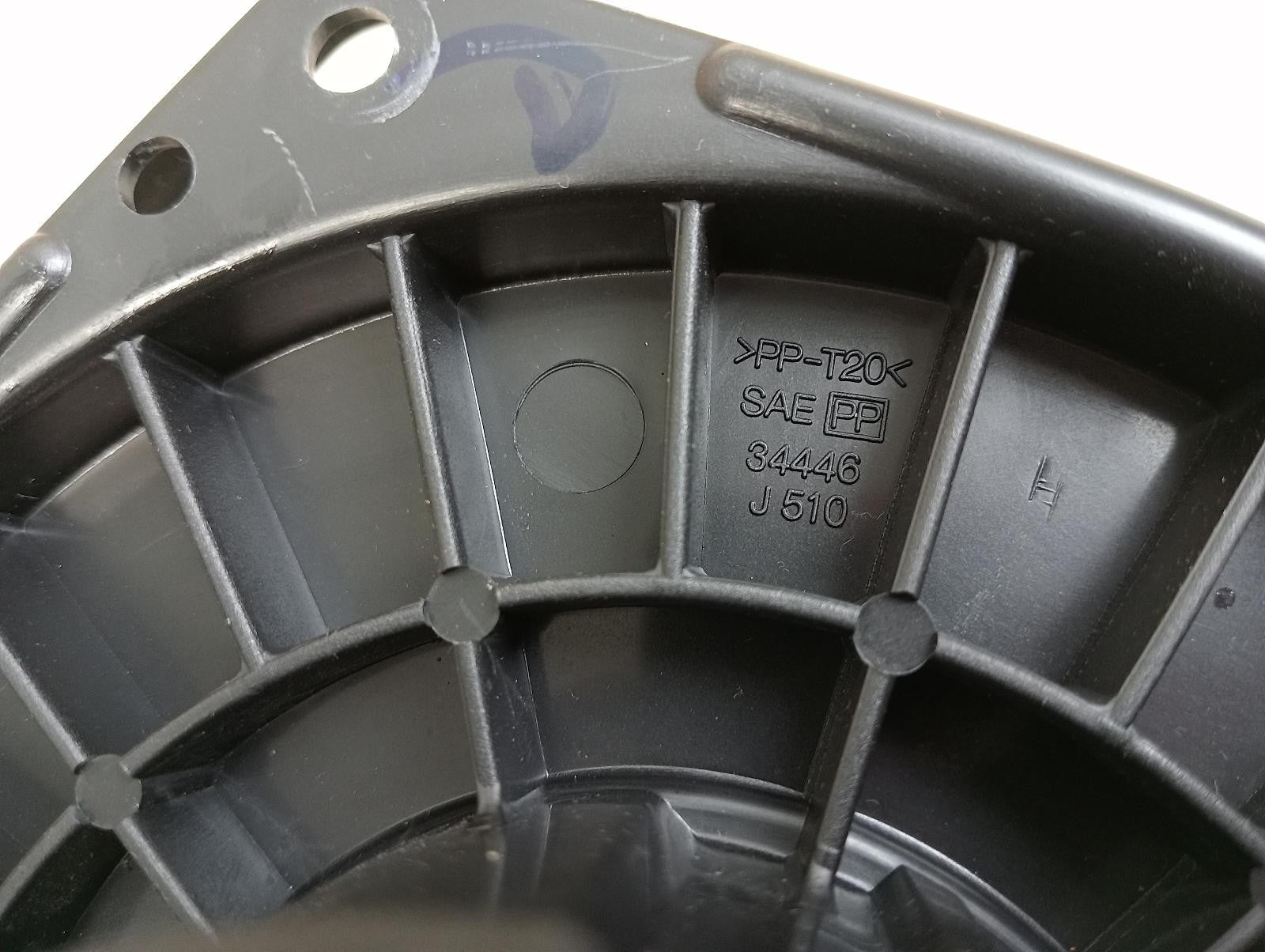 8922987