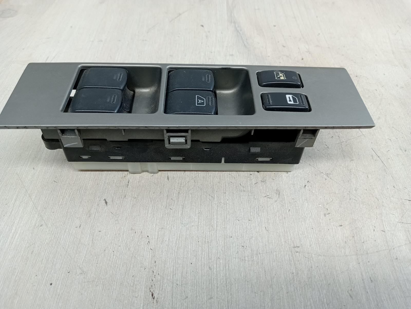 8952895