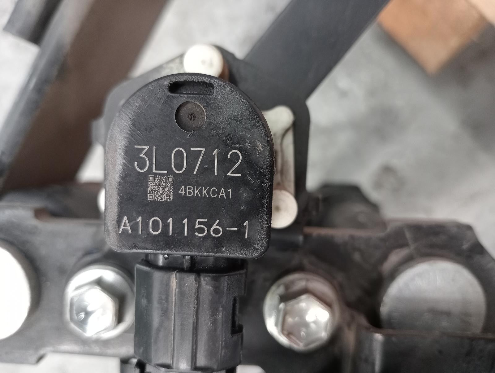 8976664