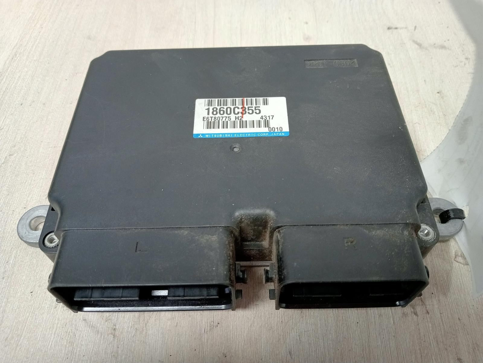 MITSUBISHI OUTLANDER ECU ENGINE ECU, 2.0, PETROL, AUTO T/M, ECU ONLY, ZJZL, 10/