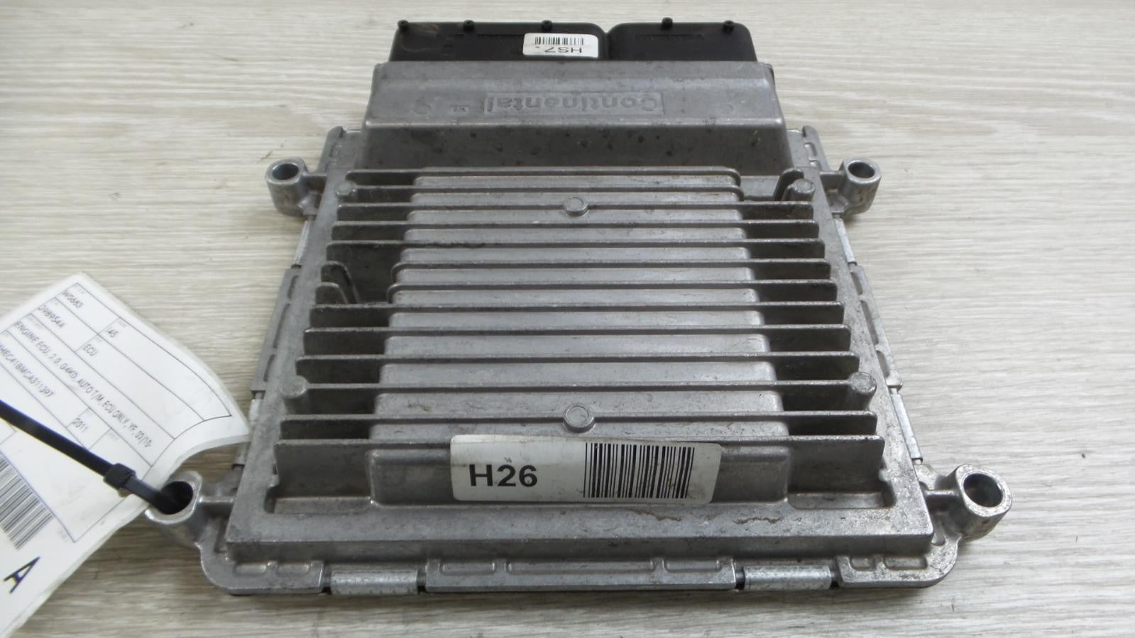 8943106