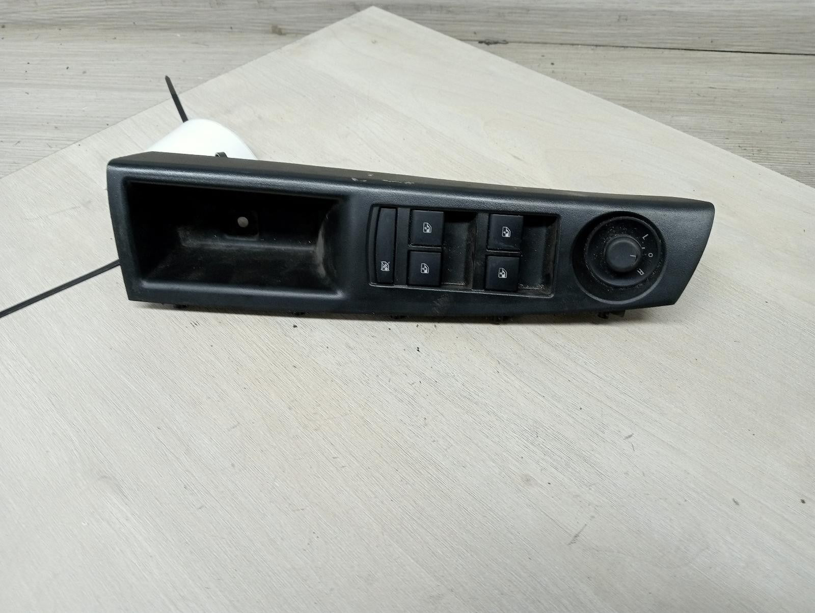 HOLDEN CRUZE POWER WINDOW SWITCH RH FRONT (MASTER SWITCH), JG, 03/0902/11 2011
