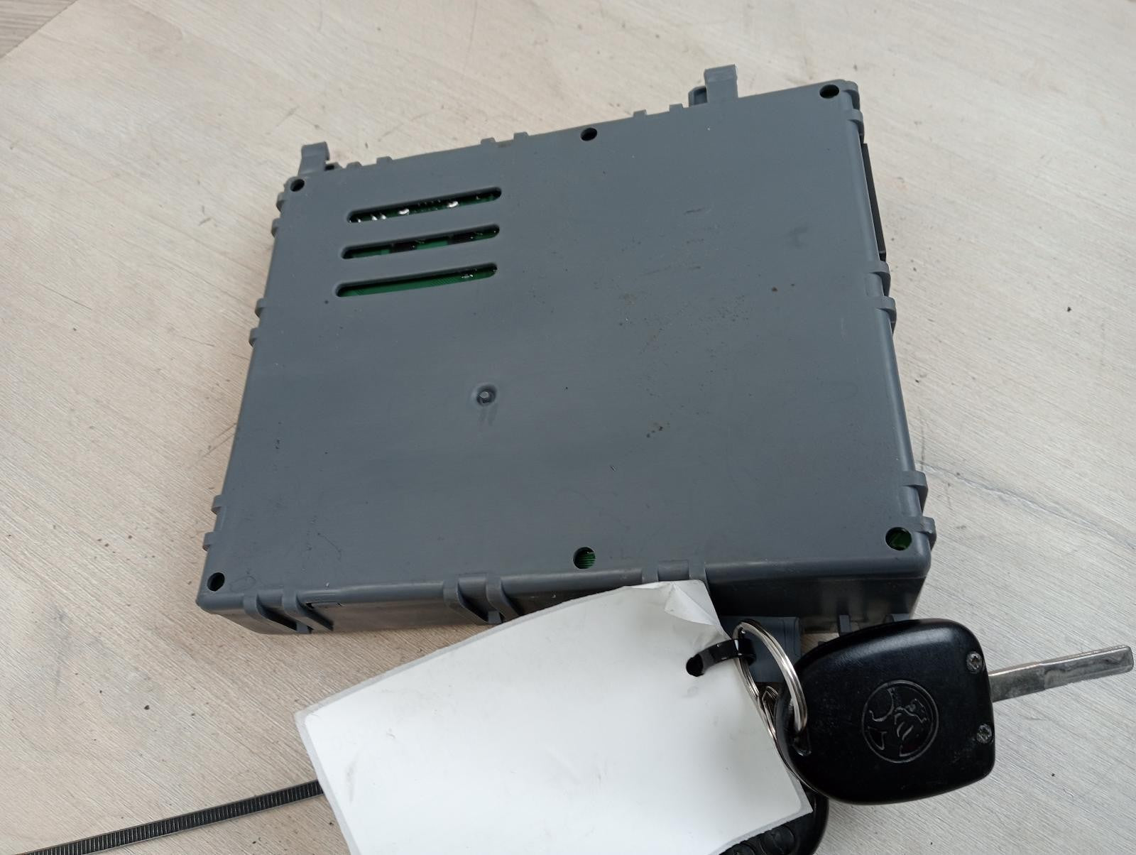 8943738