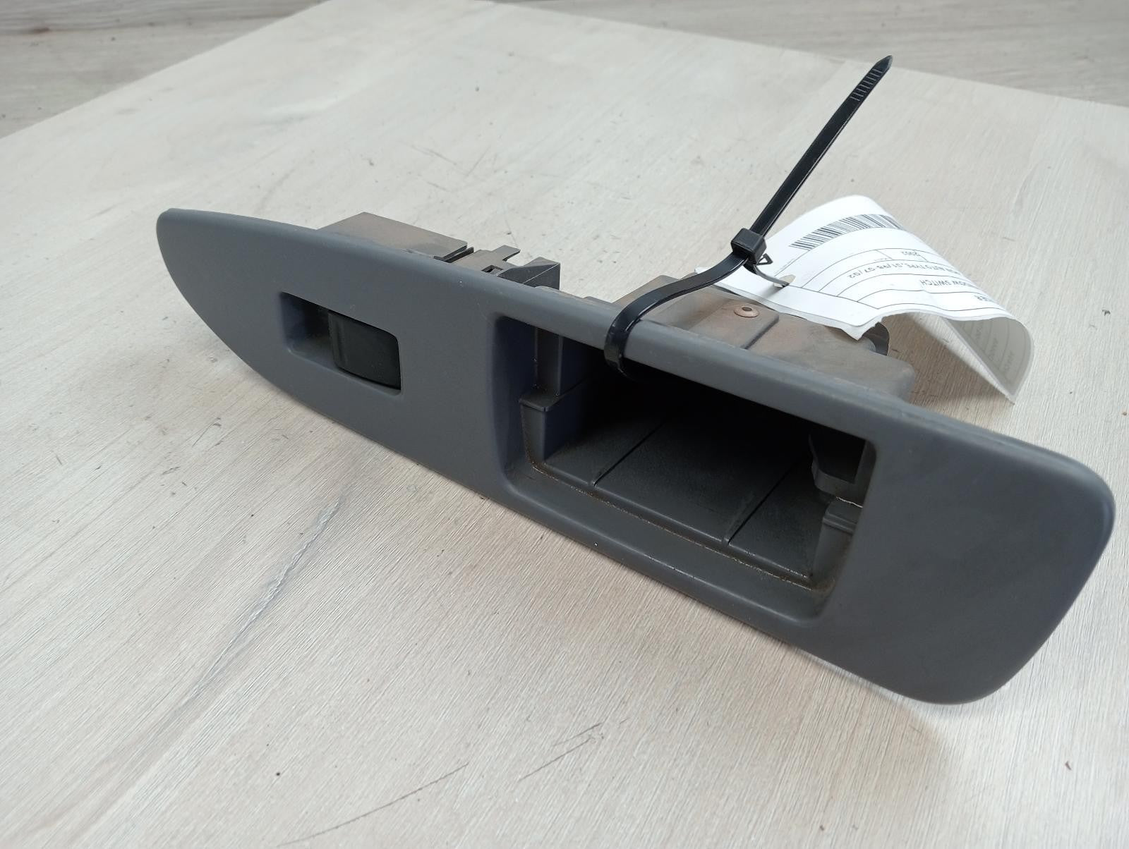 TOYOTA LANDCRUISER POWER WINDOW SWITCH 100/105 SERIES, RH REAR, NON AUTO TYPE, 0