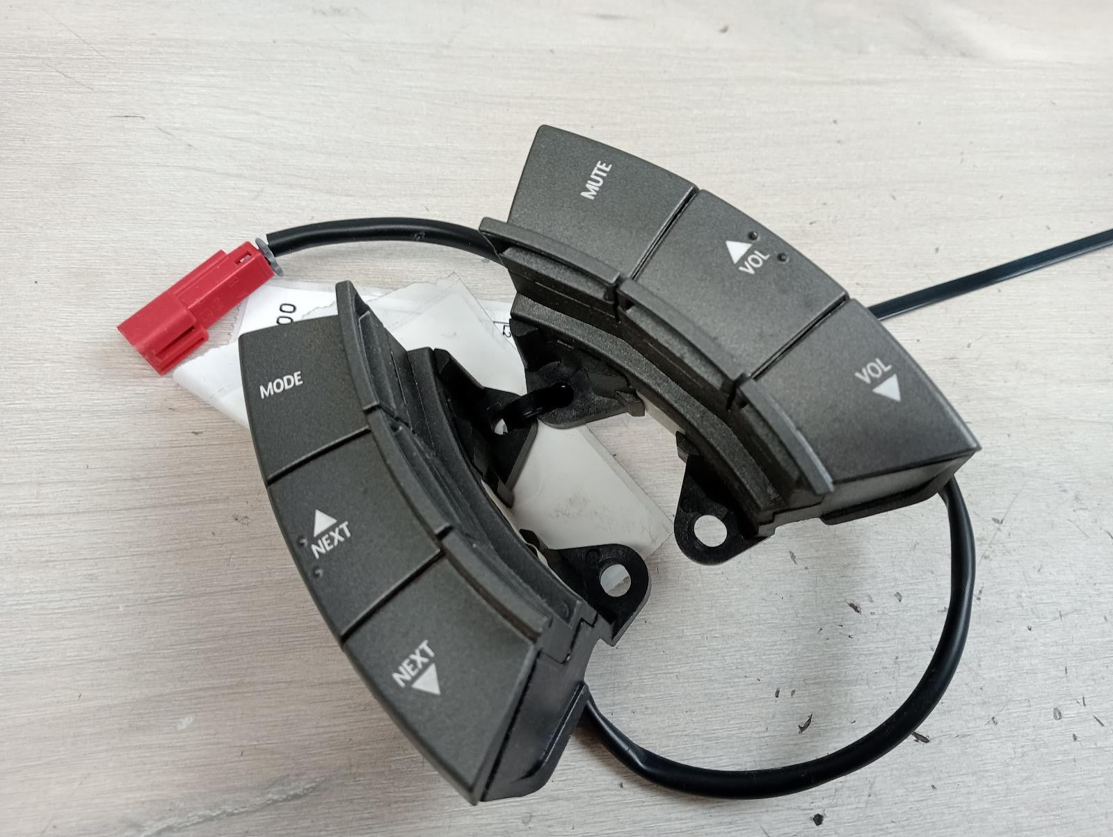 HOLDEN COMMODORE MISC SWITCH/RELAY VOLUME CONTROL SWITCH, VY1VY2, 10/0208/04 0