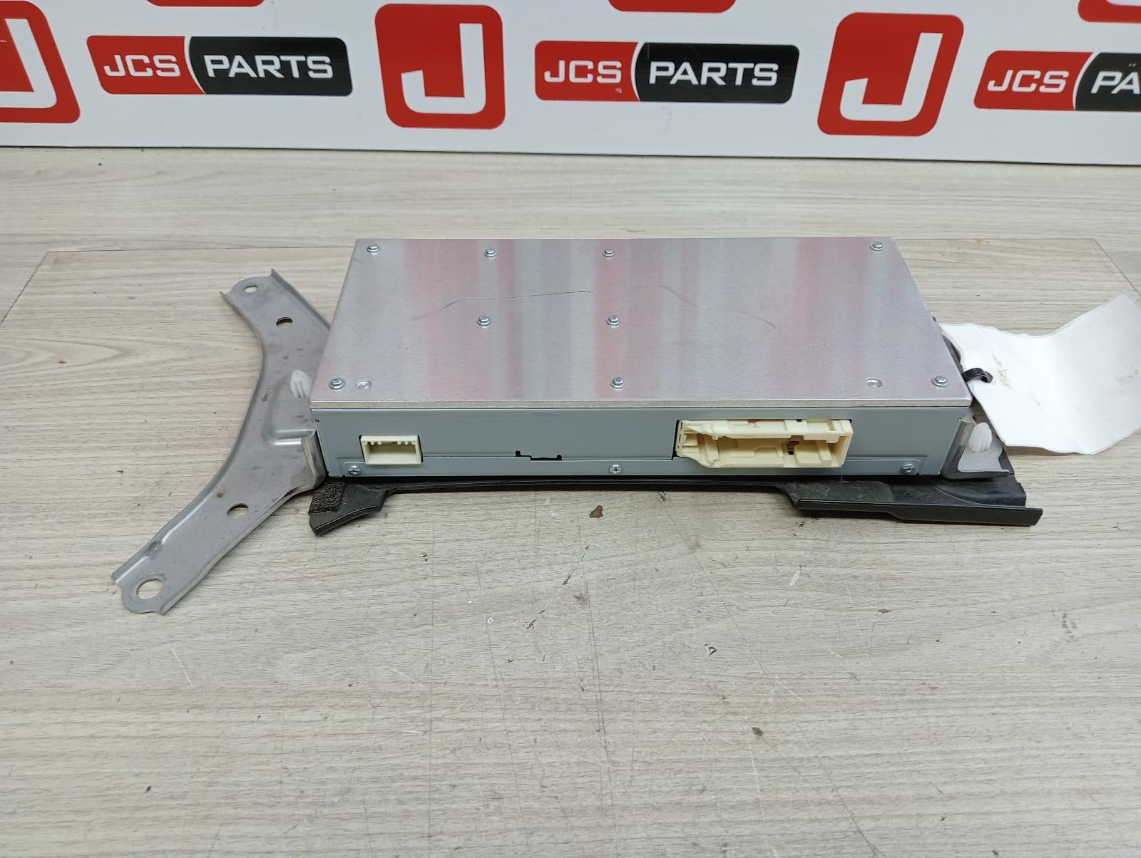 TOYOTA LANDCRUISER ECU 200 SERIES, MULTI DISPLAY REAR SEAT ENTERTAINMENT CONTROL