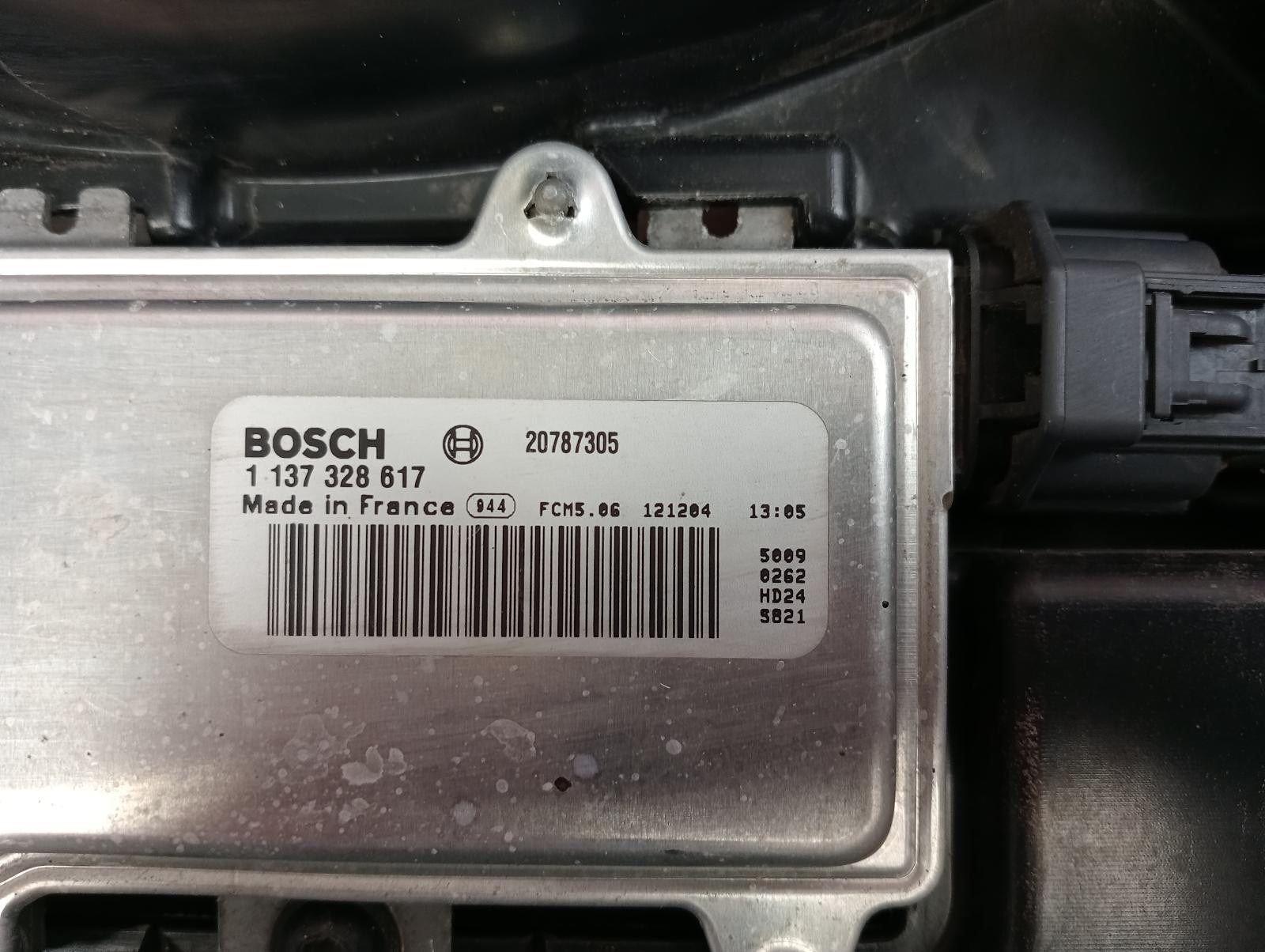 8923749