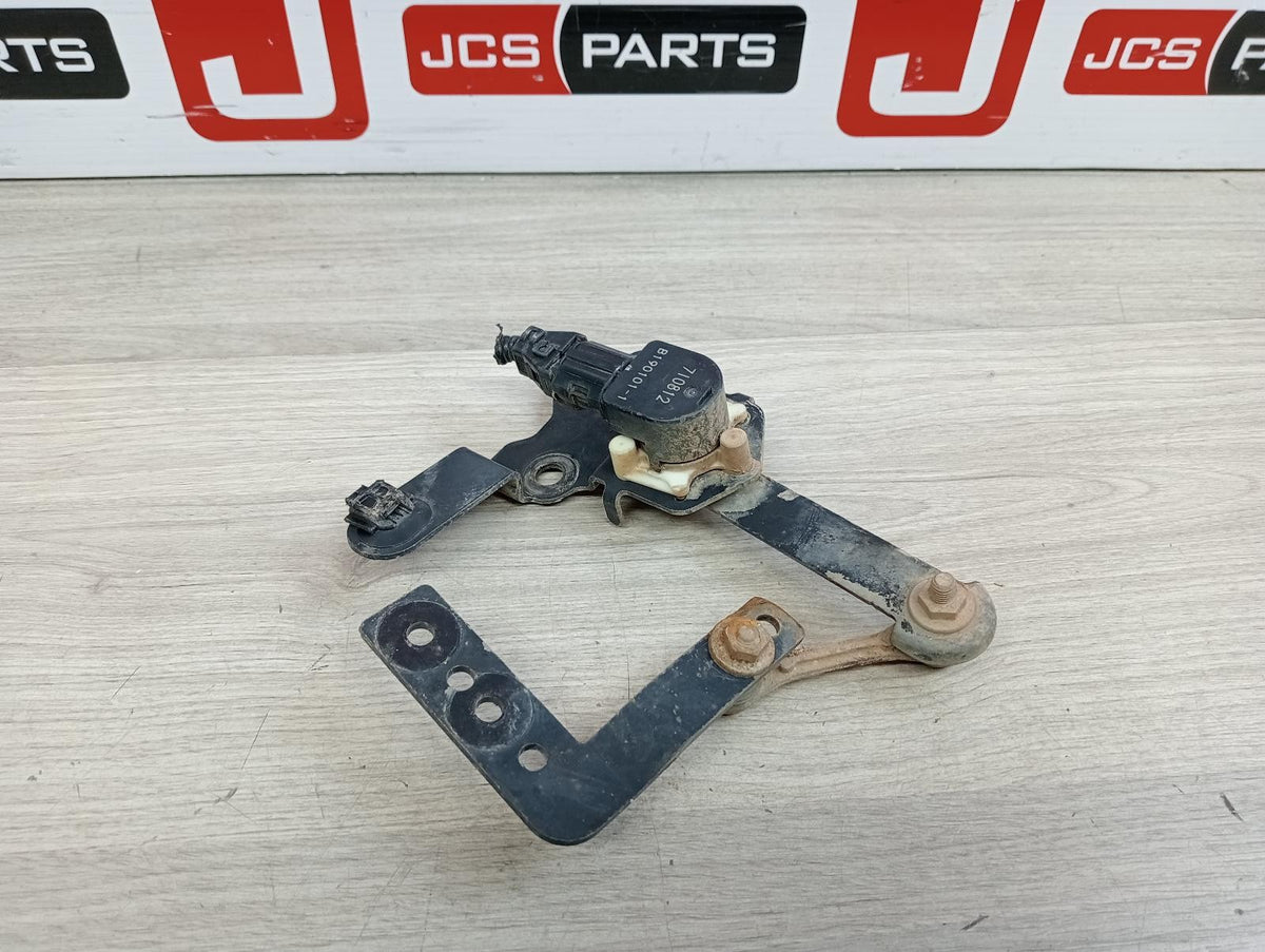 TOYOTA HILUX MISC SWITCH/RELAY HEADLAMP LEVELING SENSOR (REAR LEAF SPRING MOUNTE