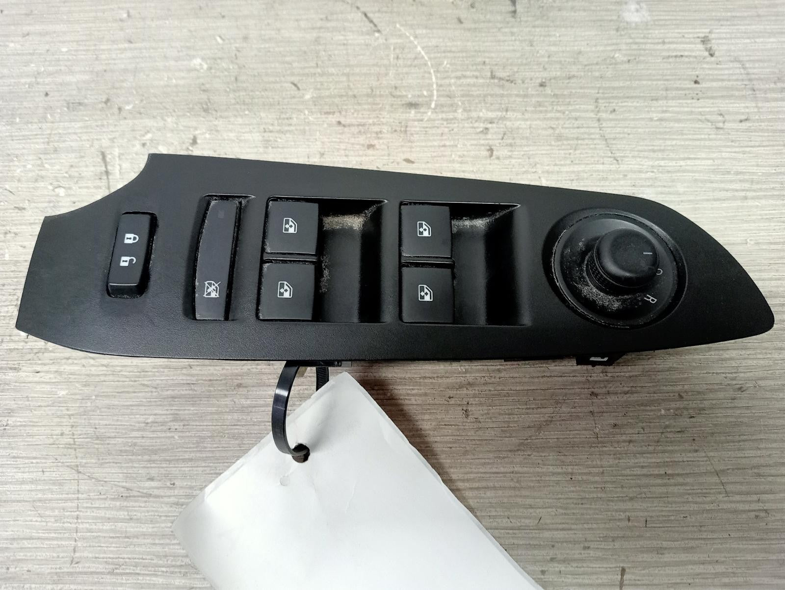 8943173