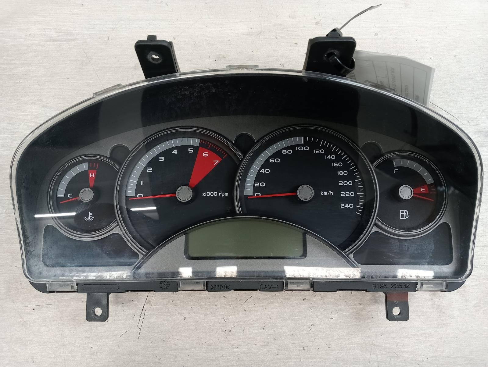 HOLDEN COMMODORE INSTRUMENT CLUSTER INSTRUMENT CLUSTER, AUTO T/M, VZ, S/SV8/SV6,