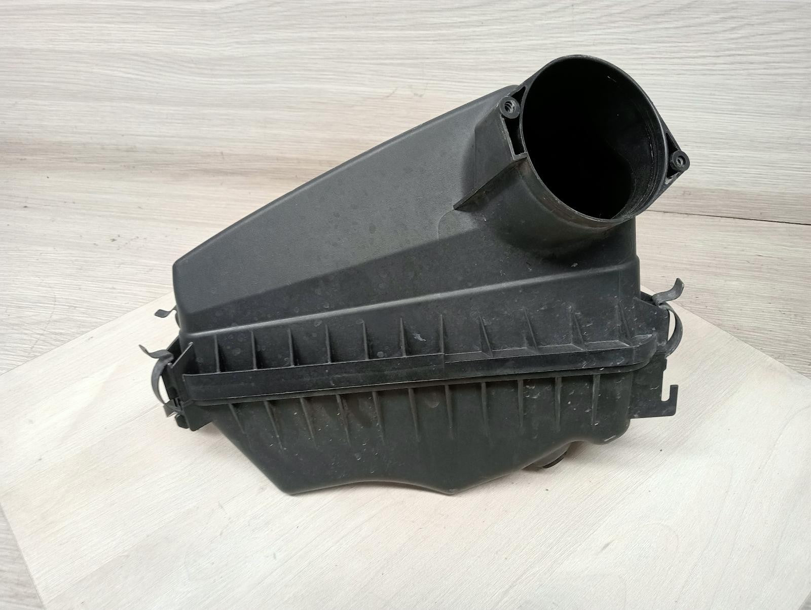 HOLDEN COMMODORE AIR CLEANER/BOX VE, 3.6 V6, LEO ENG TYPE, 09/0608/09 2006