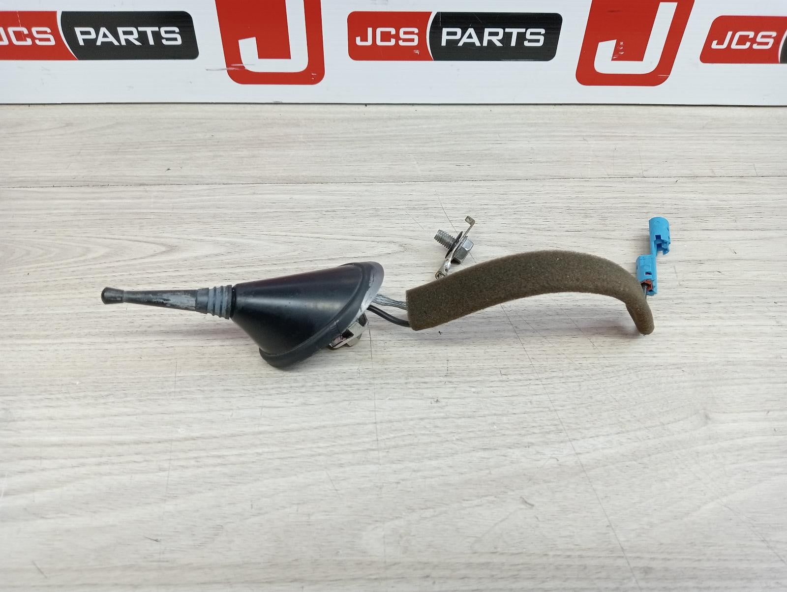8943306