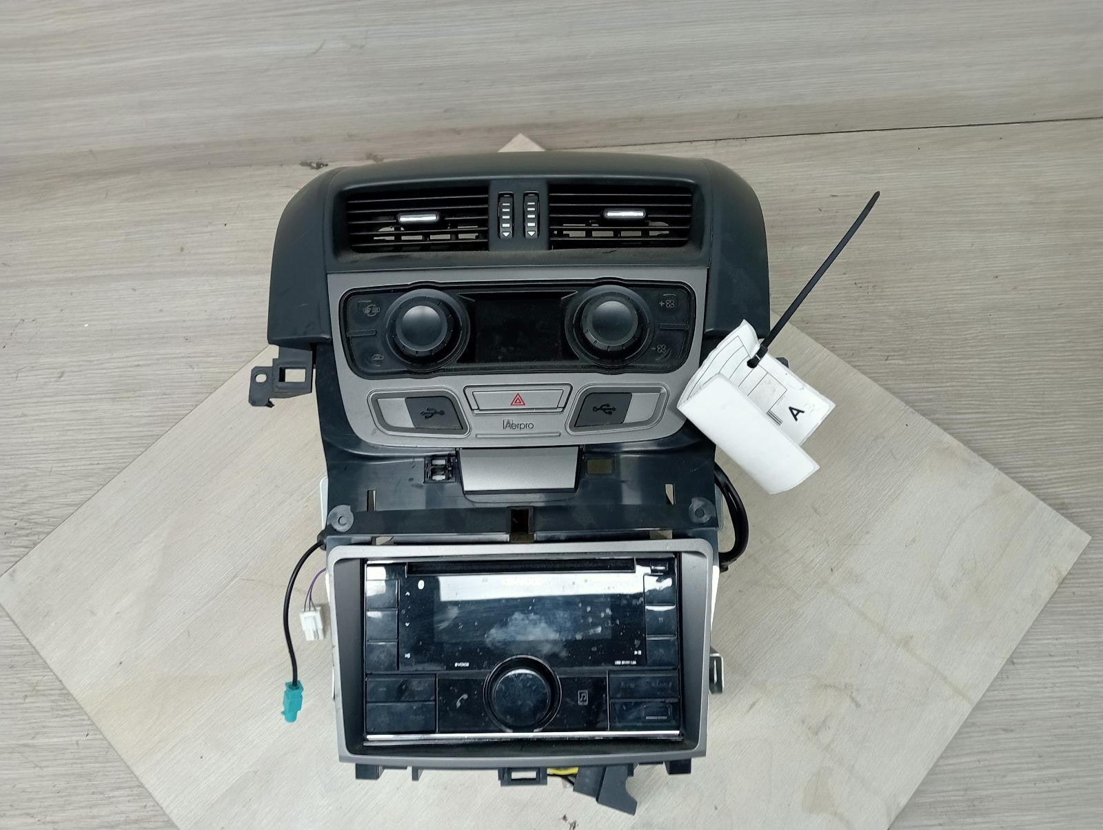 HOLDEN COMMODORE STEREO/HEAD UNIT AFTERMARKET, VE, 08/0605/13 2010