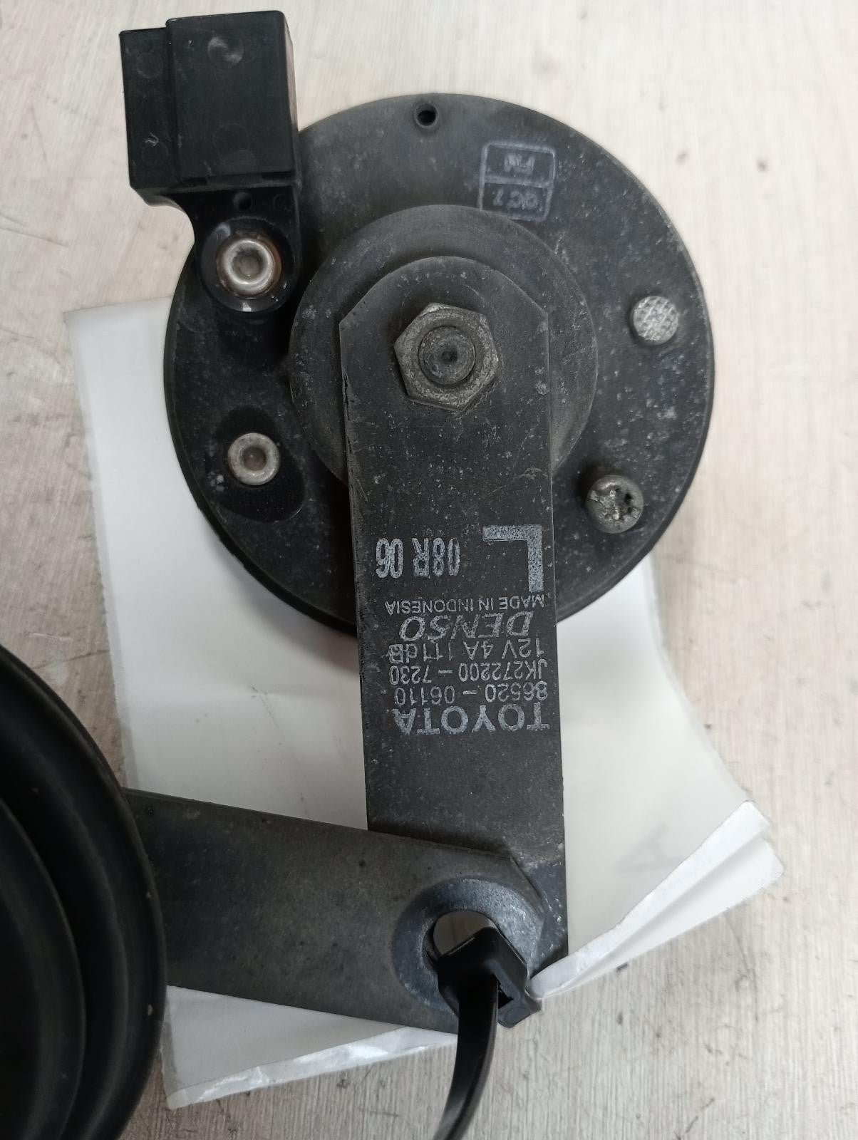 8943772