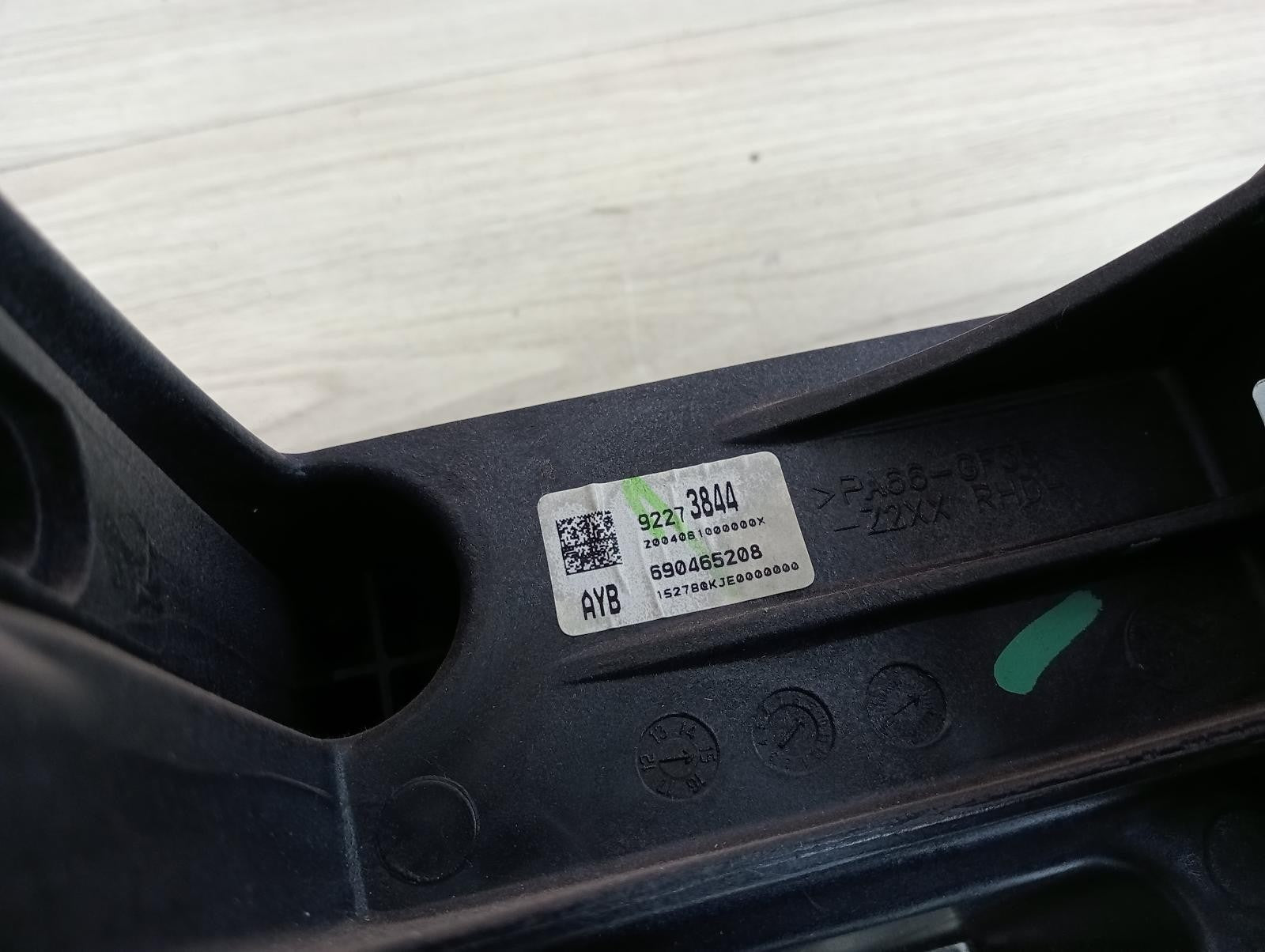 8943556