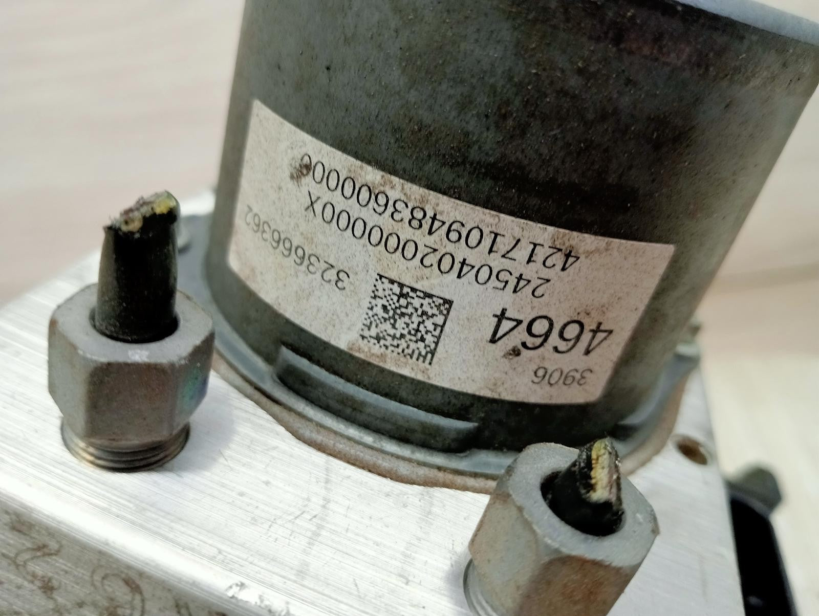 8943842