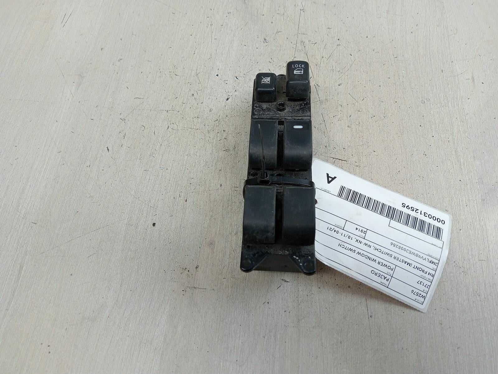 8918973