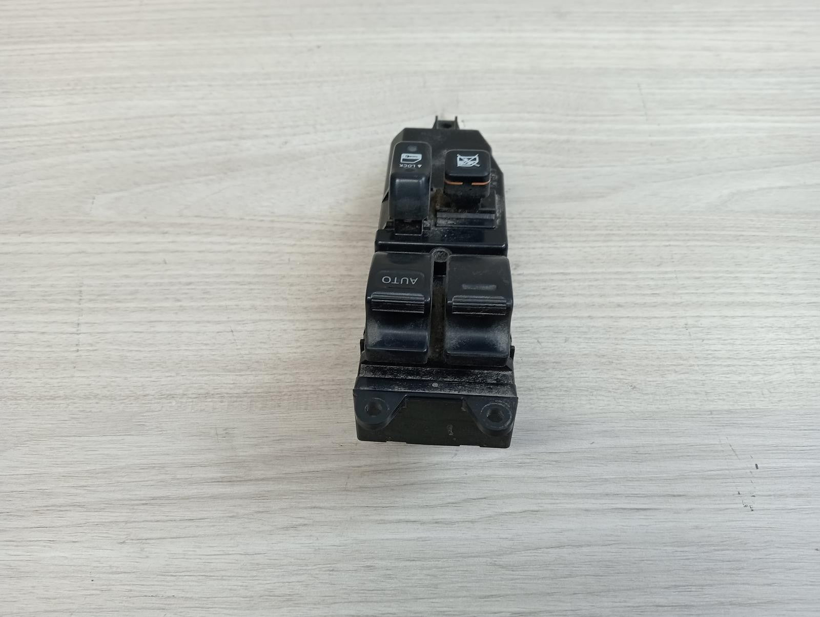 8910151