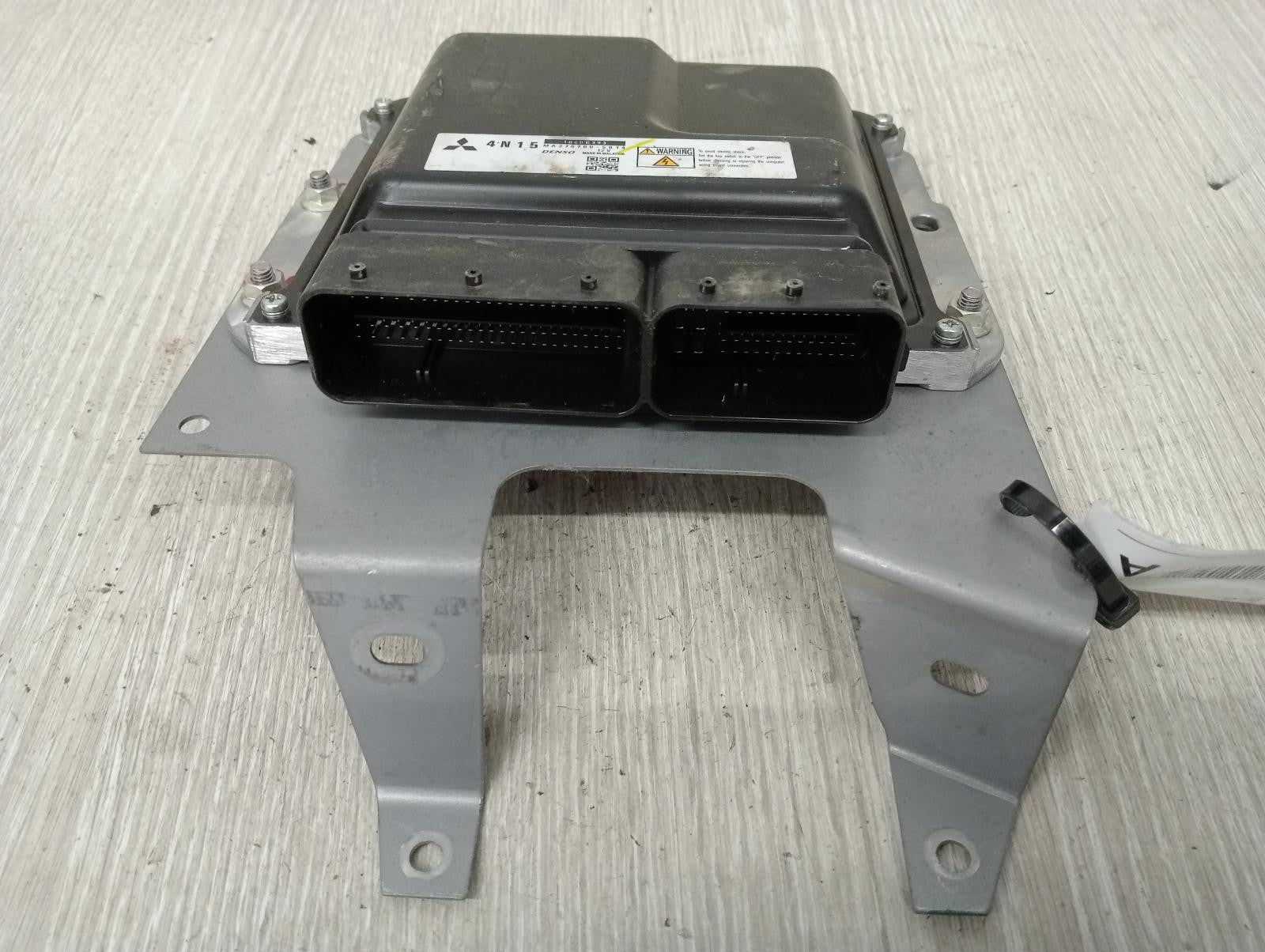 MITSUBISHI TRITON ECU ENGINE ECU, 2.4, DIESEL, 4N15, MANUAL T/M, P/N 1860C393, E