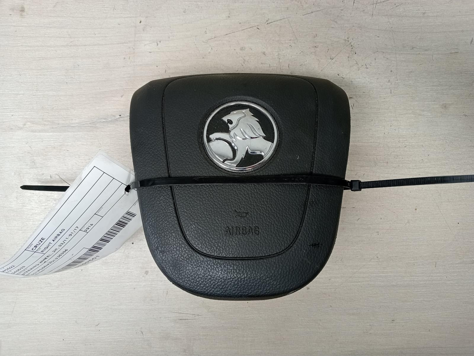 HOLDEN CRUZE RIGHT A/BAG STEERING WHEEL, JH, 03/1101/17 2016