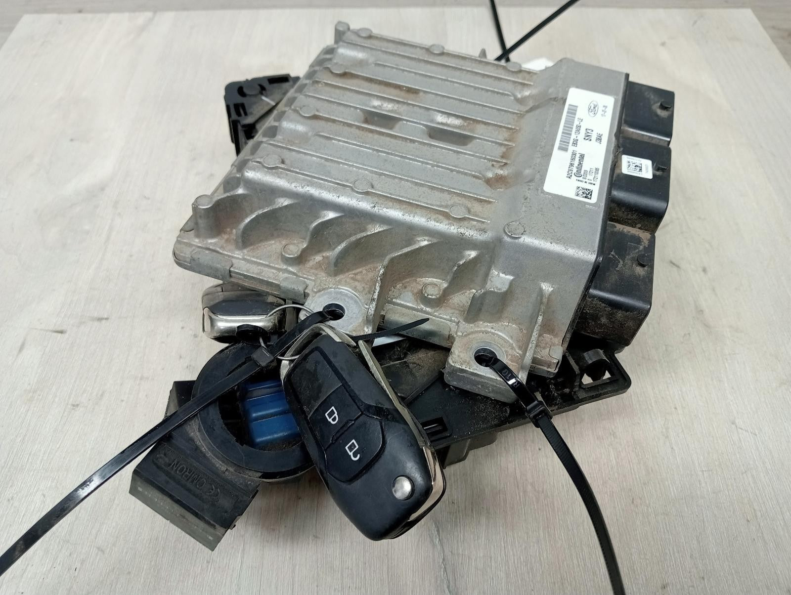 8944303