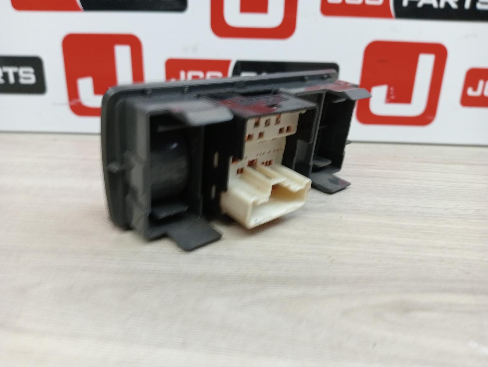8943289
