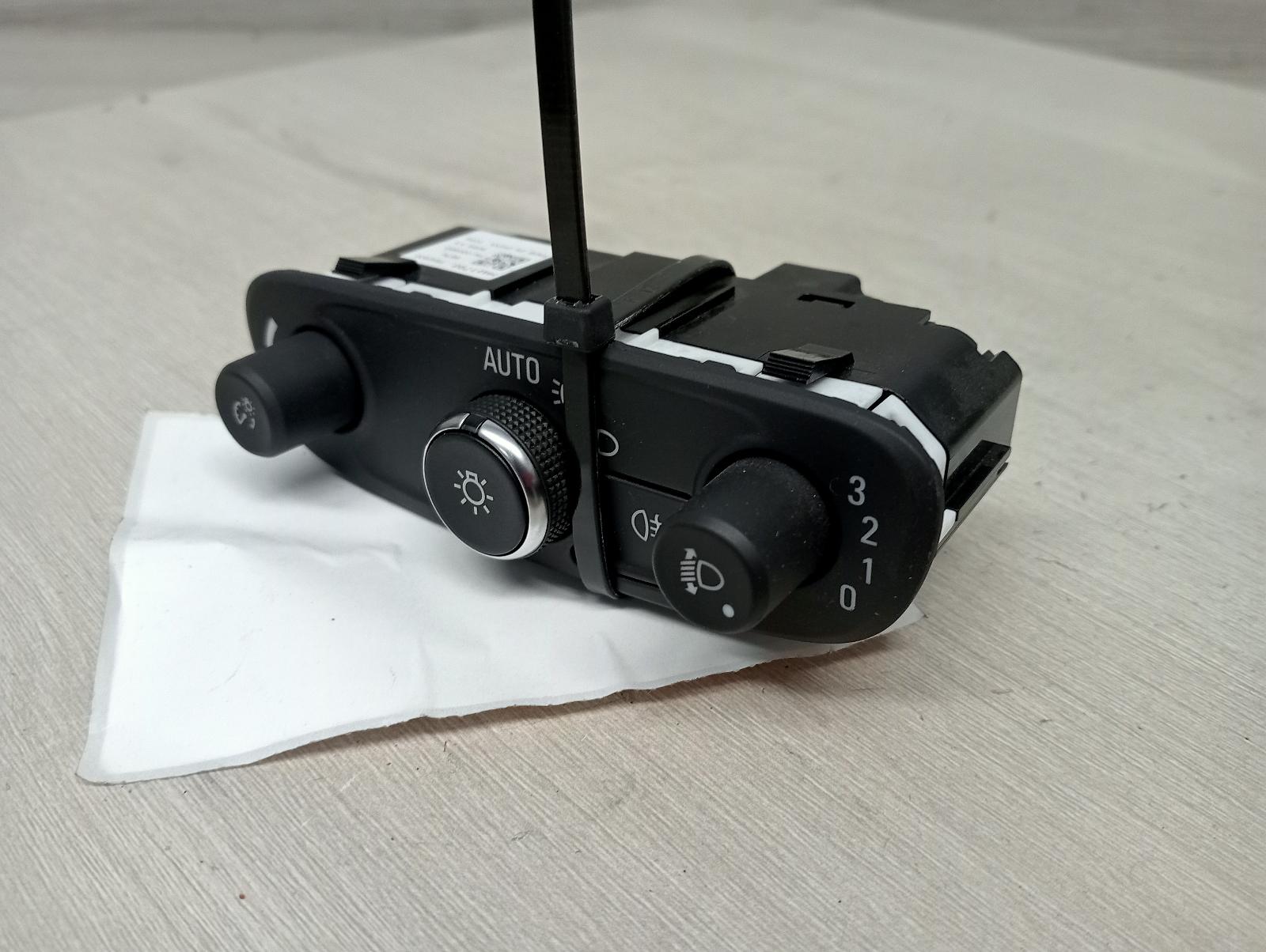 8951553
