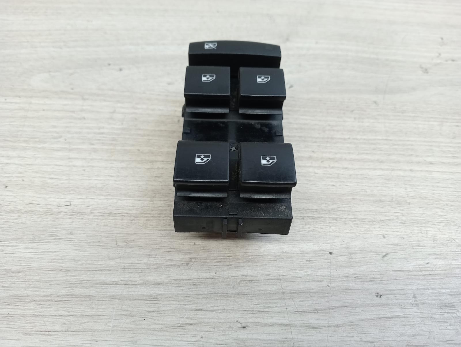 8963706