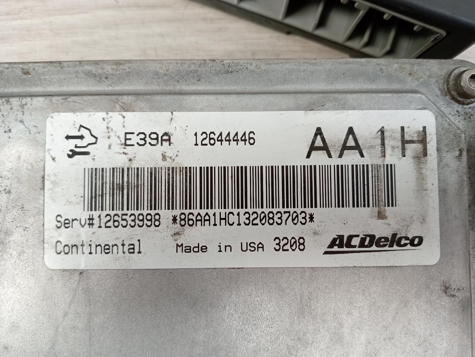 8963712