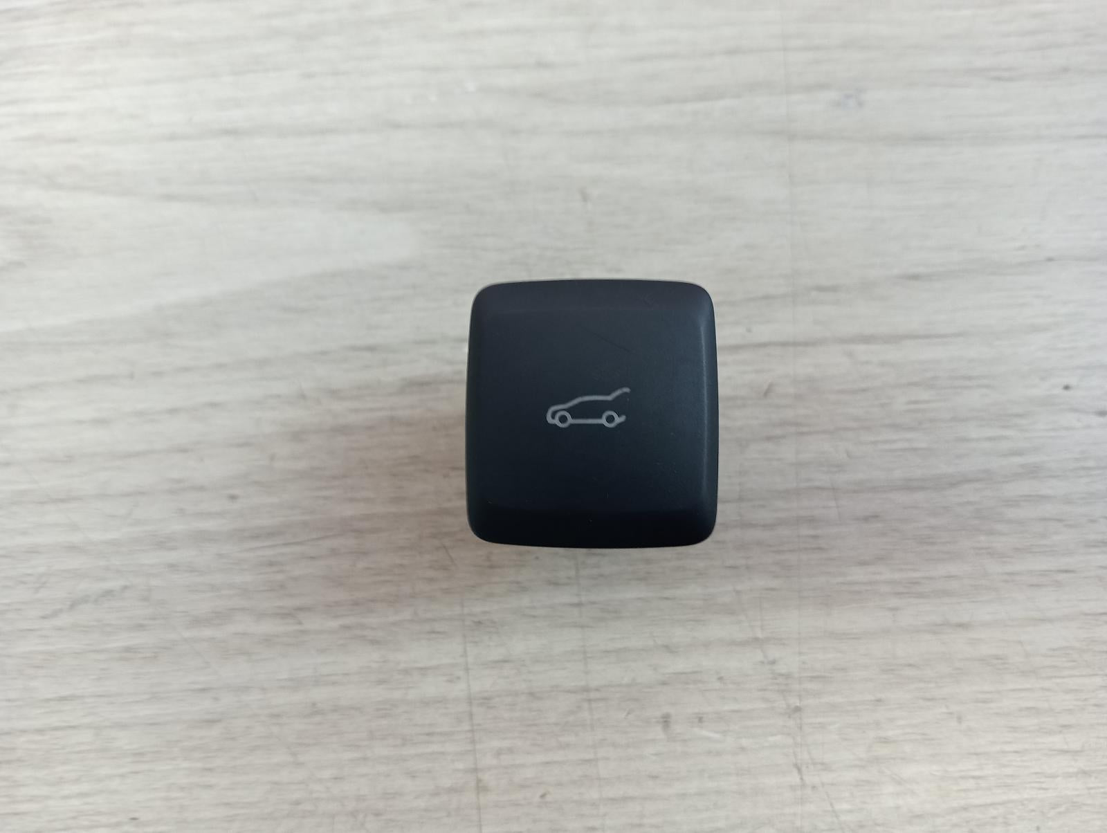 8975987