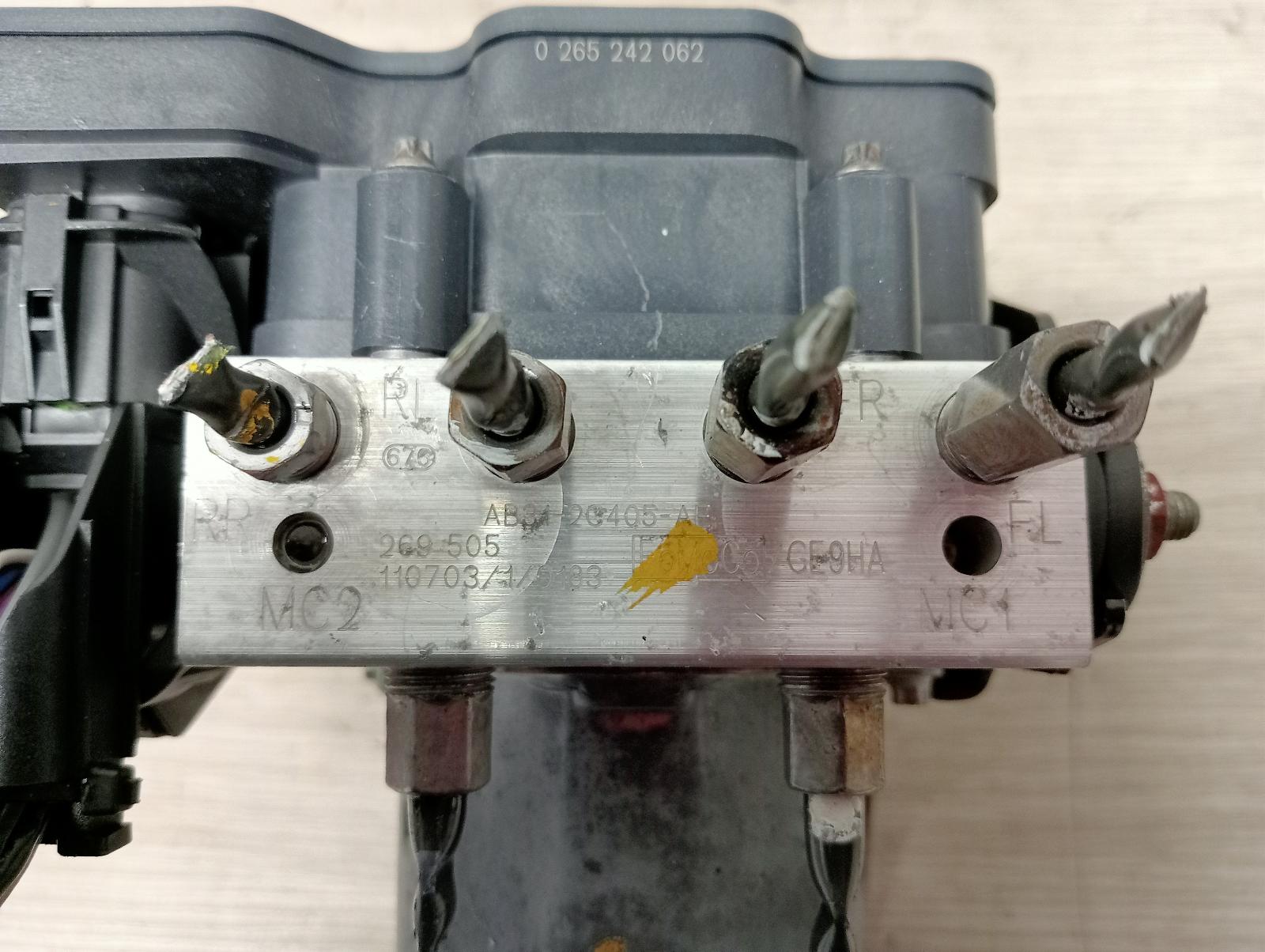 8904584
