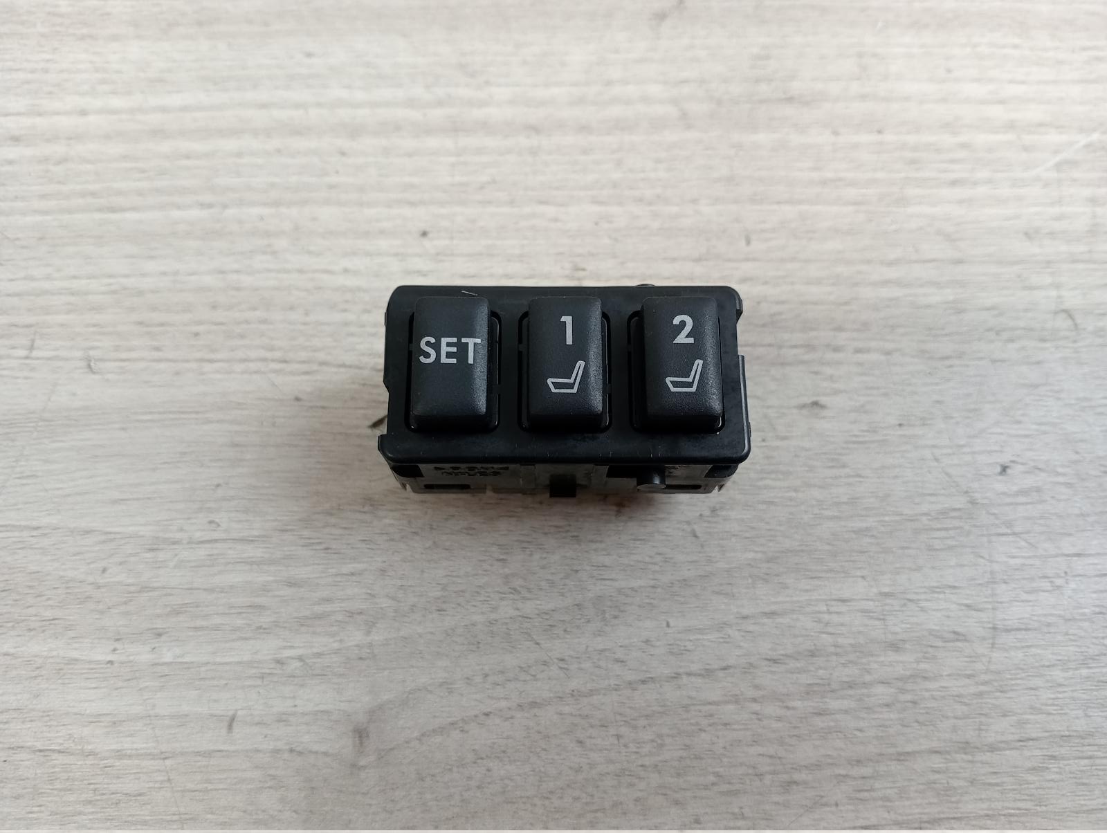 8960853