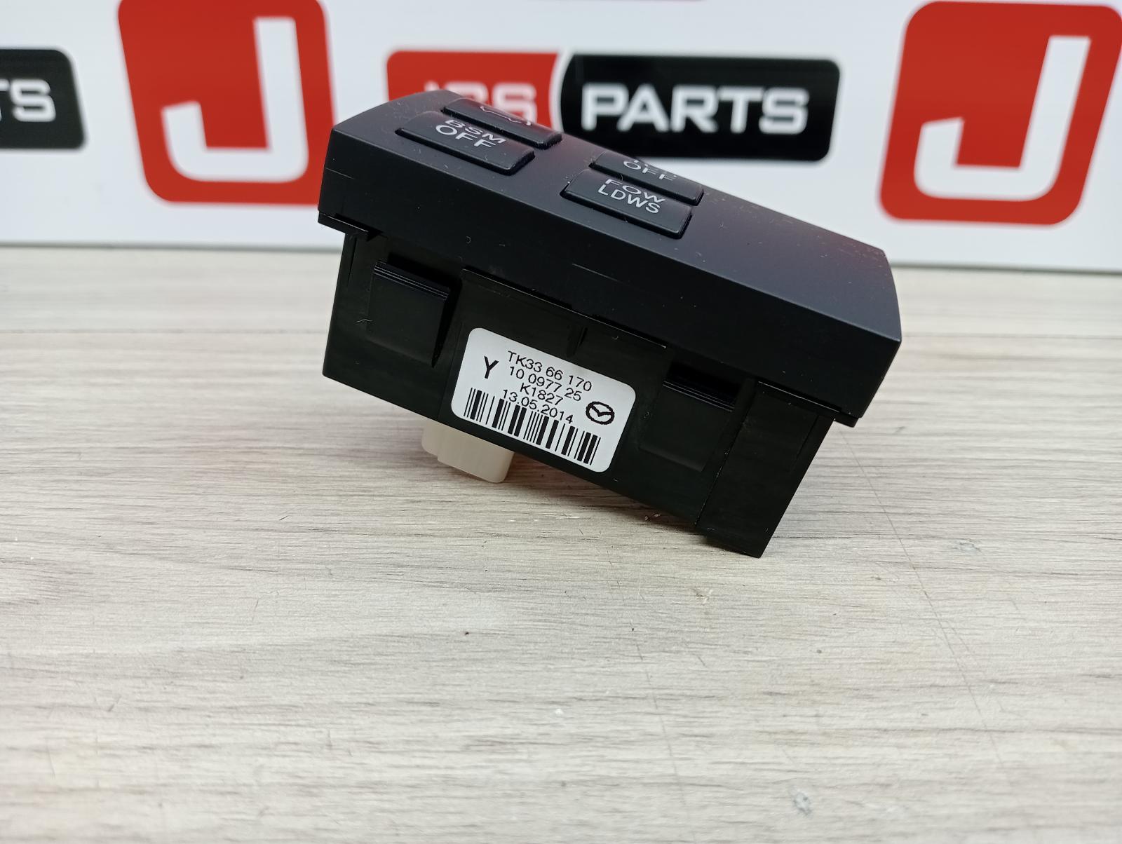8976031
