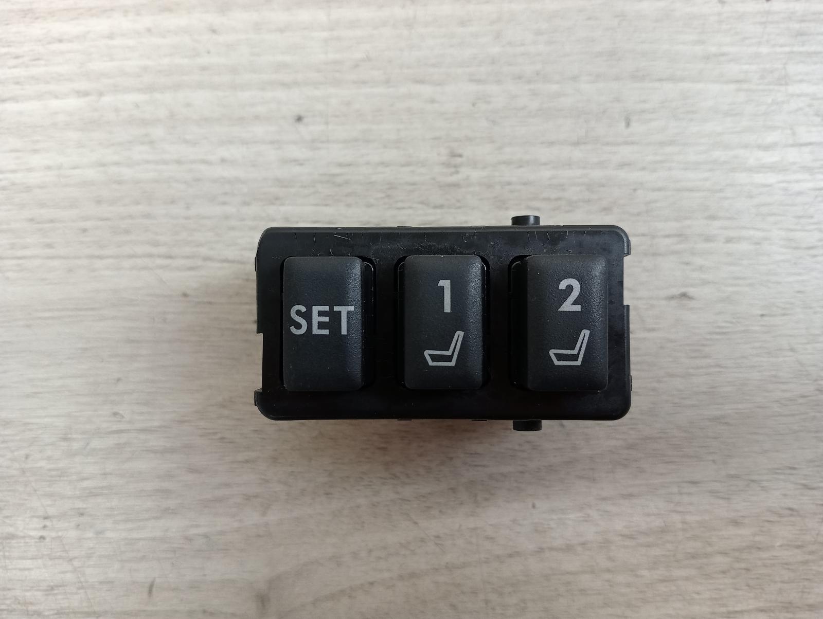 8960853