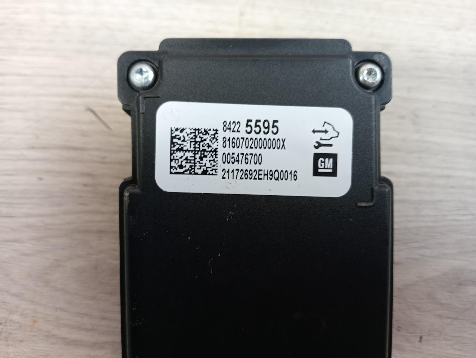 8898558