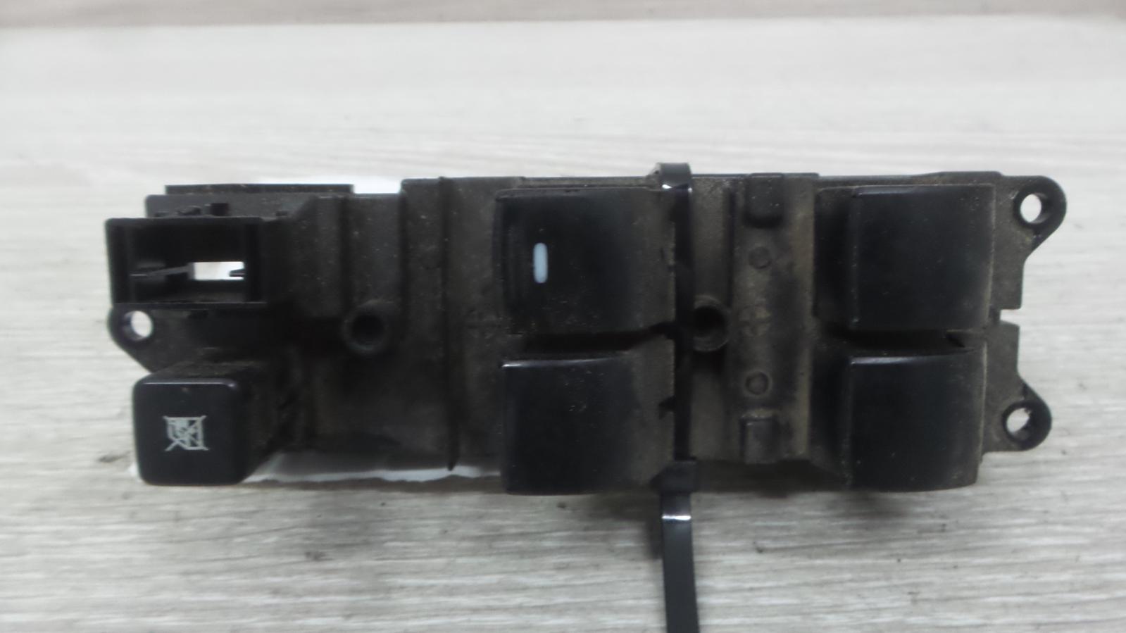 8831506