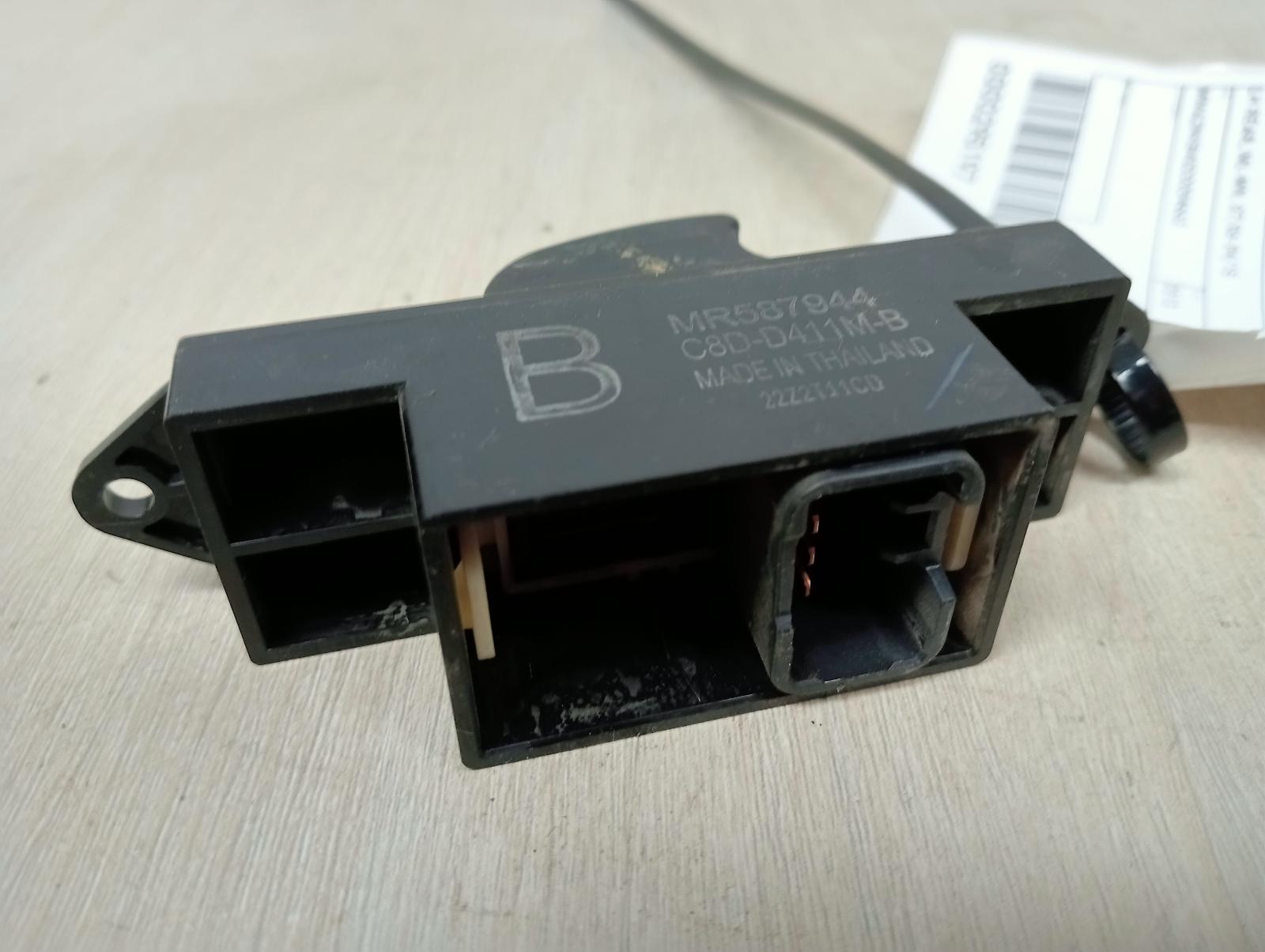 8984319