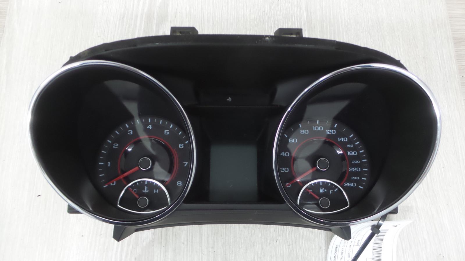 HOLDEN COMMODORE INSTRUMENT CLUSTER INSTRUMENT CLUSTER, AUTO T/M, VF, SS/SS-V/SV