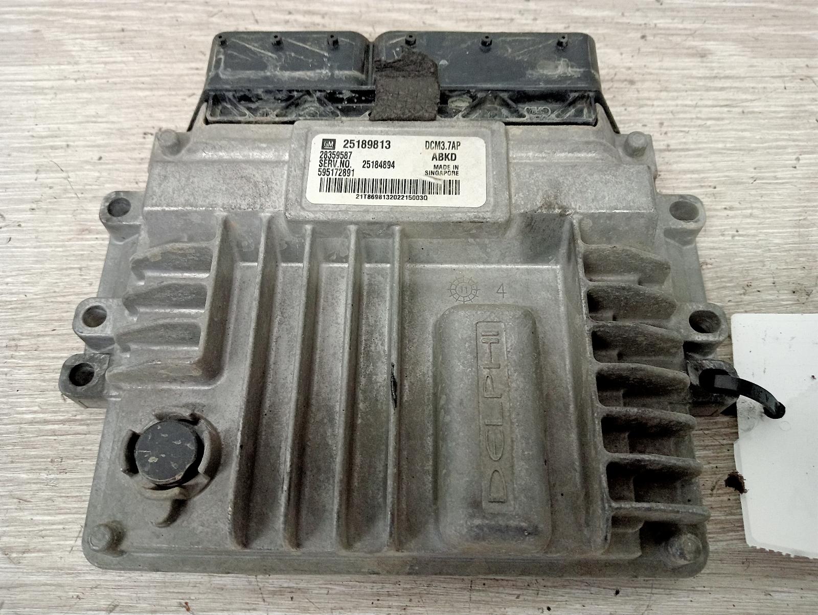 8976077