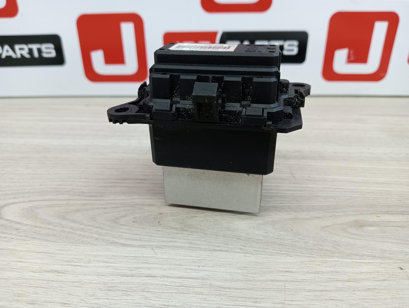 8950105