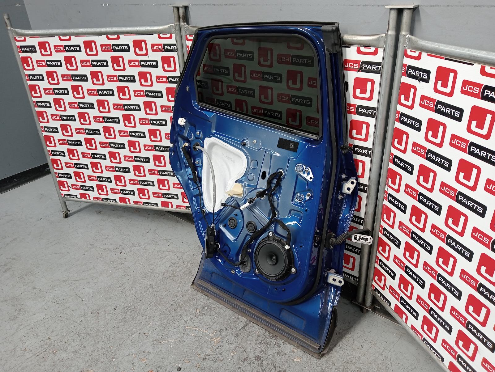 8975048