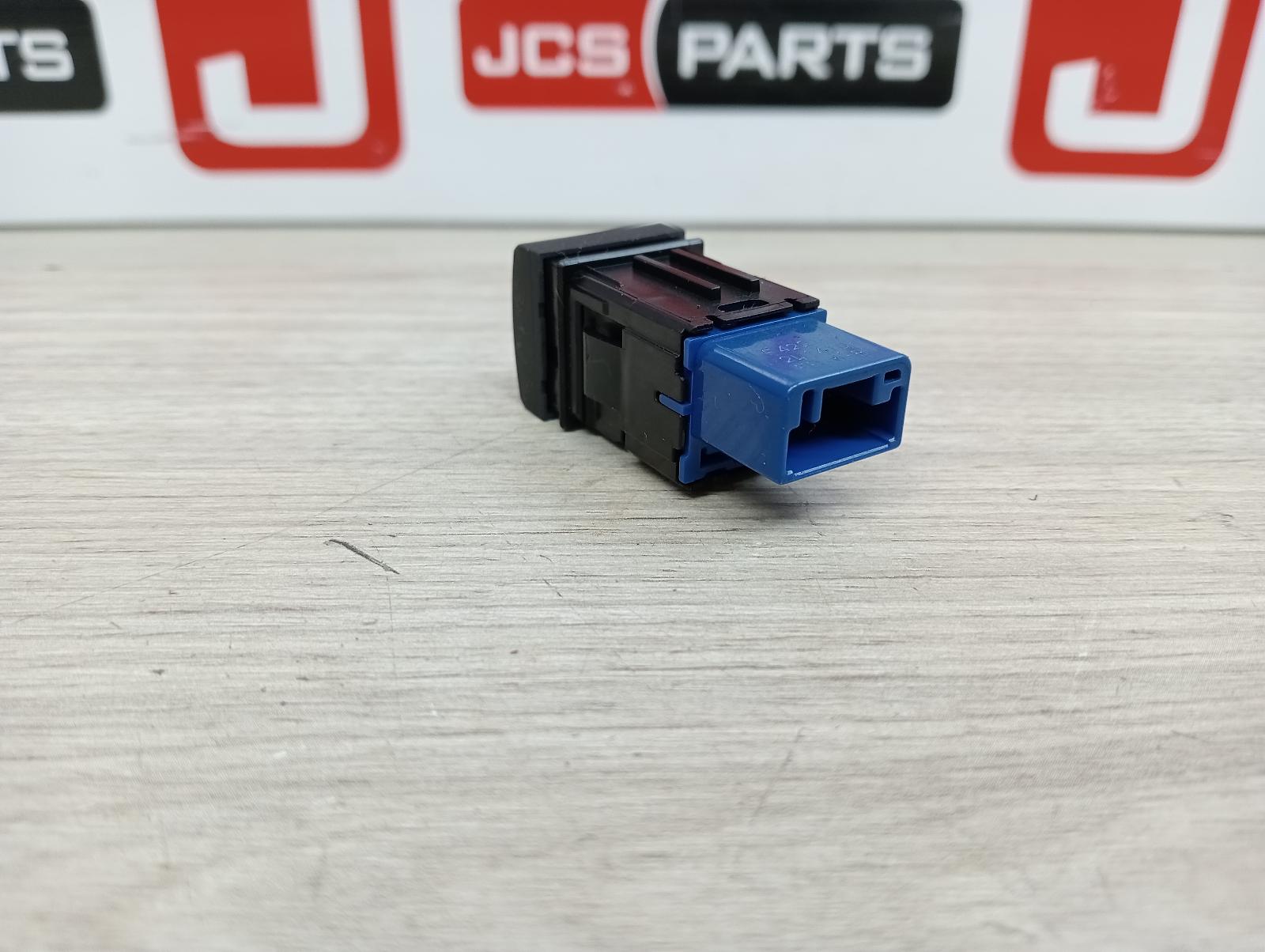 8969605