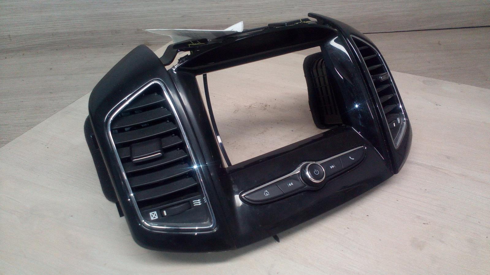 HOLDEN CAPTIVA STEREO/HEAD UNIT DISPLAY UNIT SURROUND ONLY, NON SAT NAV TYPE, CG