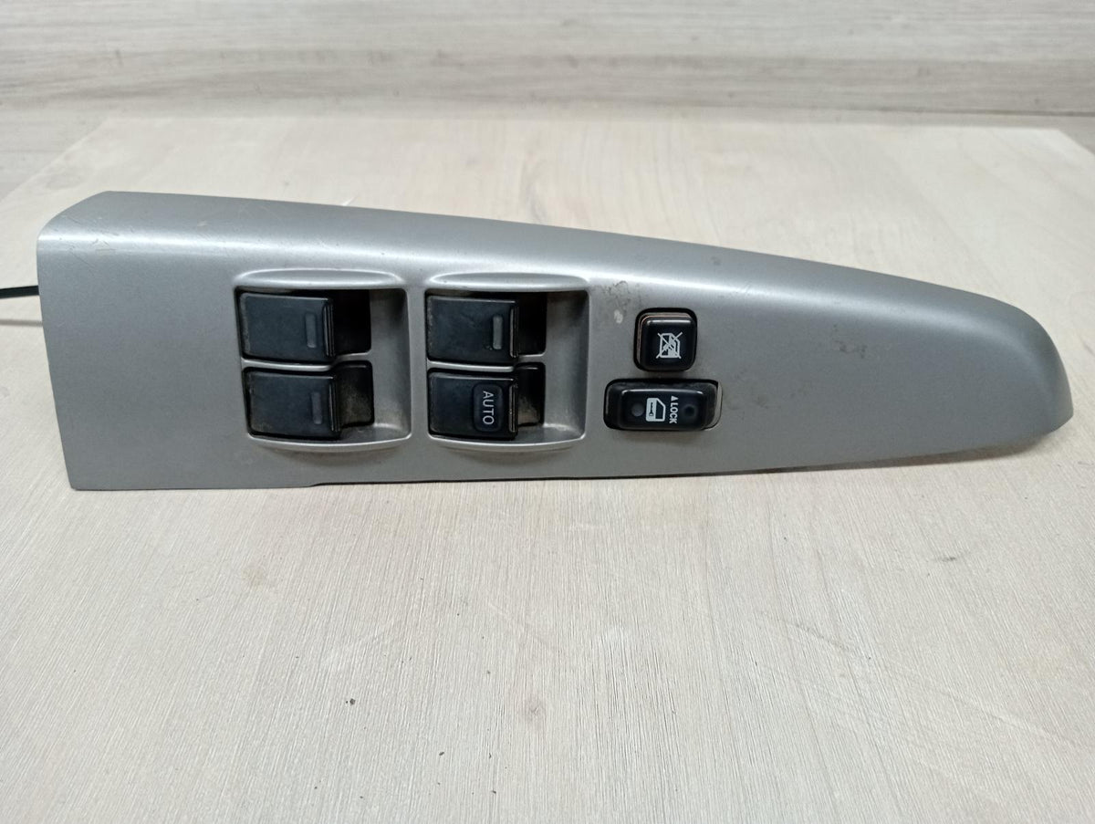 9043851
