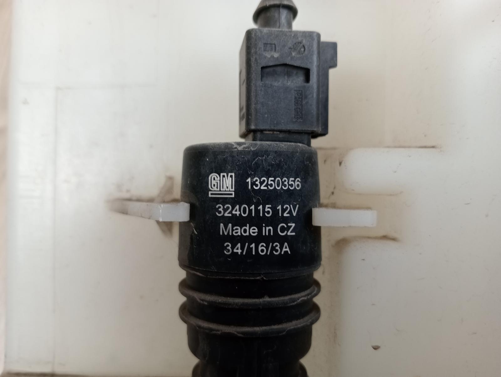 8946525