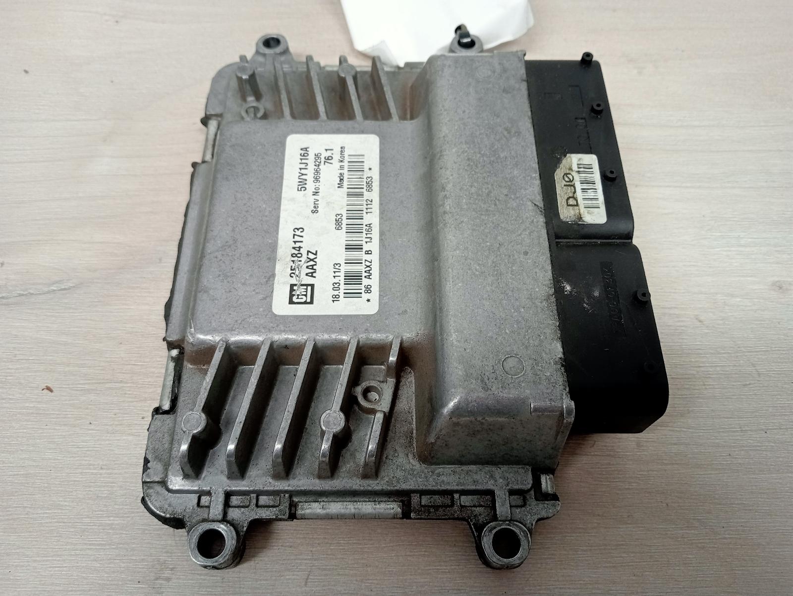 8952559