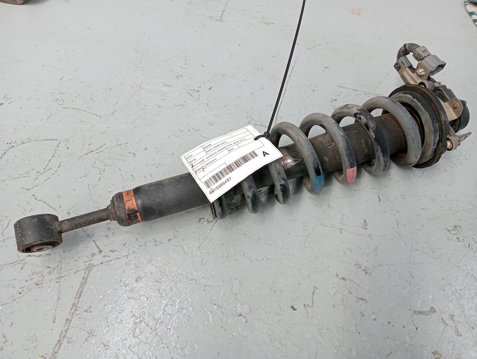 8956043